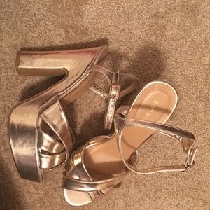 GOLD PLATFORM HEELS